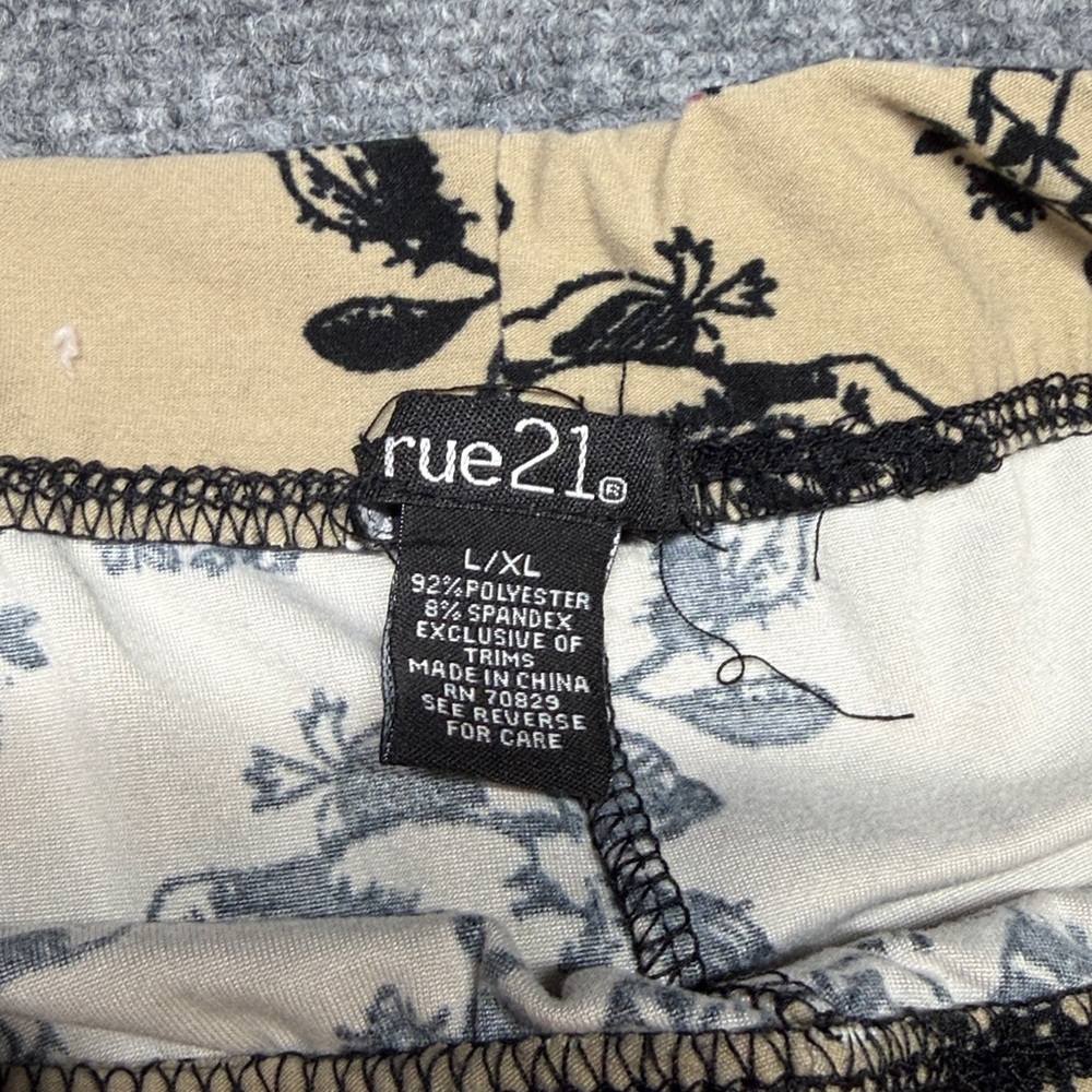 Rue21 Women's Tan and Black Floral Leggings - Picture 3 of 5
